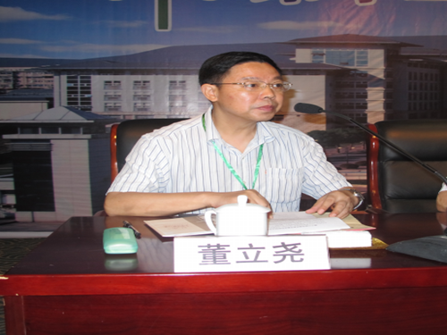 博彩投注
书记董立尧教授主持会议